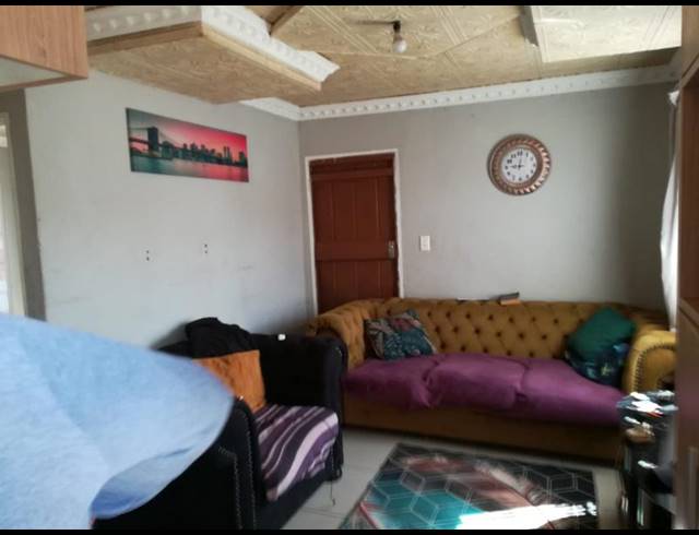 2 BEDROOM HOUSE FOR SALE IN DAVEYTON EXT 3